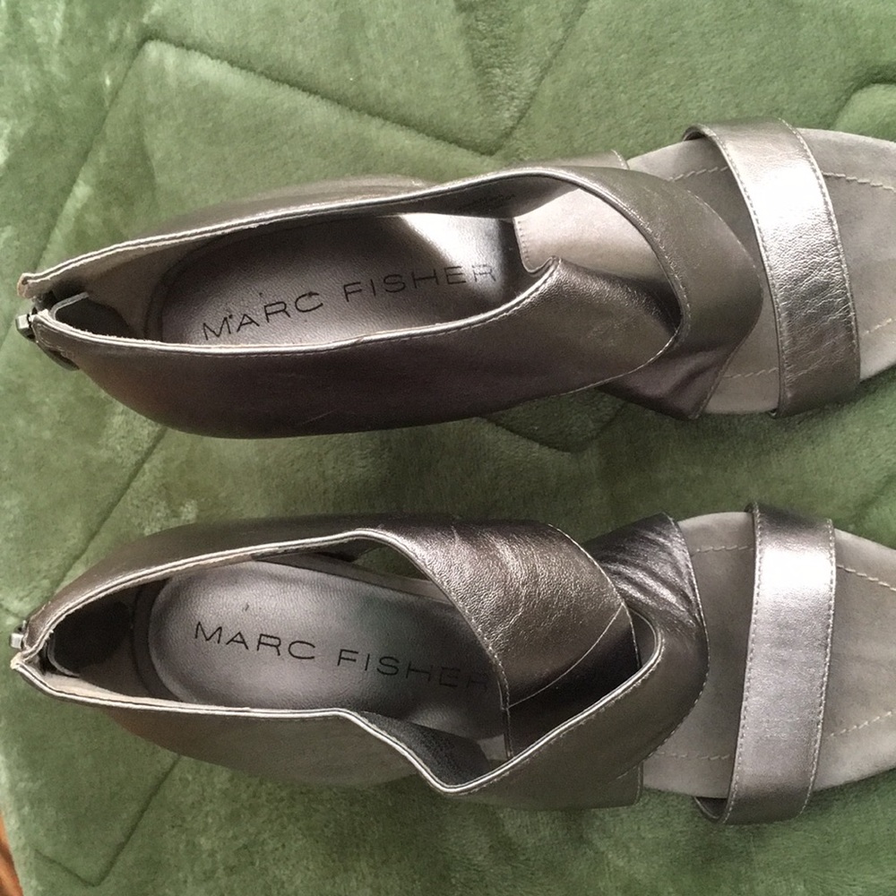 Marc Fisher size 6 silver open toe pump